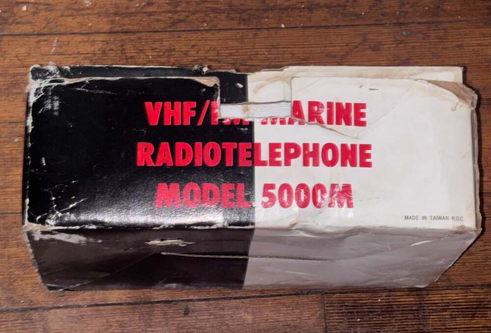 Vintage VHF/FM Marine Radiotelephone Model 5000M